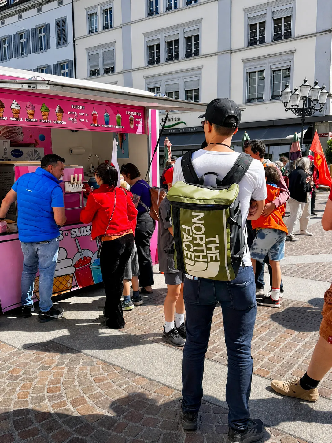 Andrang am Softeis-Stand